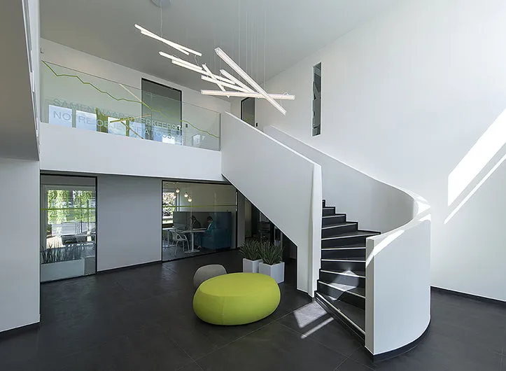 Halo Lineal Pendant Lamp